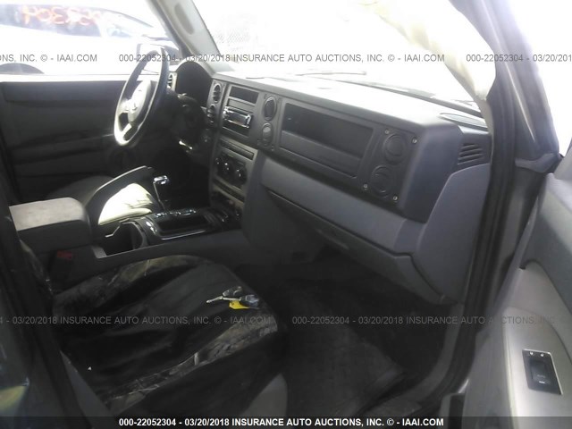 1J8HG48K57C594047 - 2007 JEEP COMMANDER GRAY photo 5