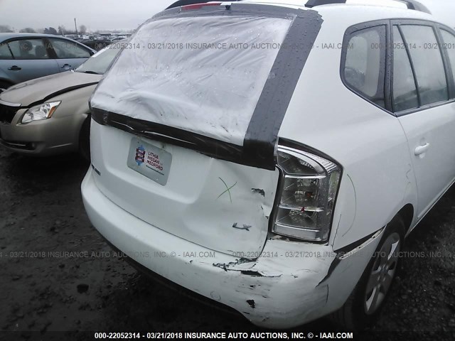 KNAFG529997262003 - 2009 KIA RONDO LX/EX WHITE photo 6