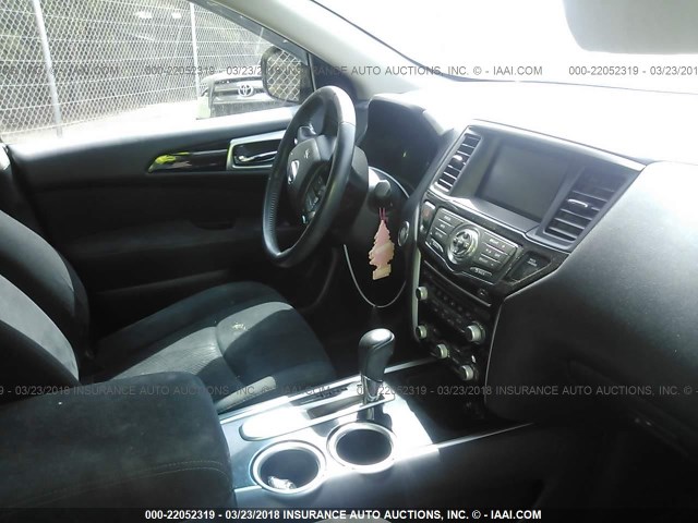 5N1AR2MN9DC655902 - 2013 NISSAN PATHFINDER S/SV/SL/PLATINUM 黑色 照片 5