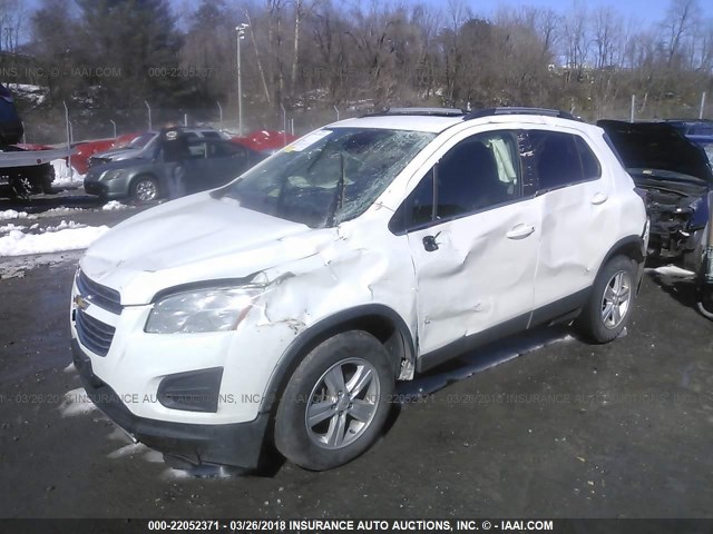 KL7CJRSB4FB107172 - 2015 CHEVROLET TRAX 1LT WHITE photo 2