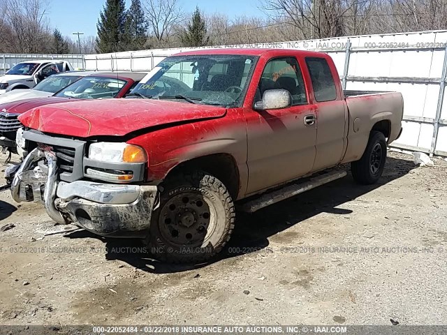 1GTEK19T05E177113 - 2005 GMC NEW SIERRA K1500 RED photo 2