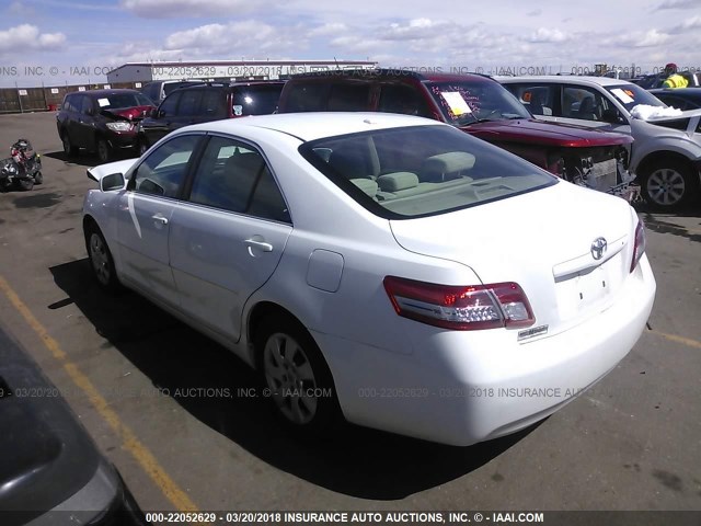 4T4BF3EK4AR042105 - 2010 TOYOTA CAMRY SE/LE/XLE WHITE photo 3