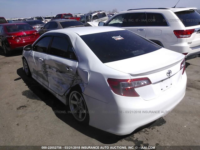 4T1BF1FK2EU731210 - 2014 TOYOTA CAMRY L/SE/LE/XLE 白色 照片 3