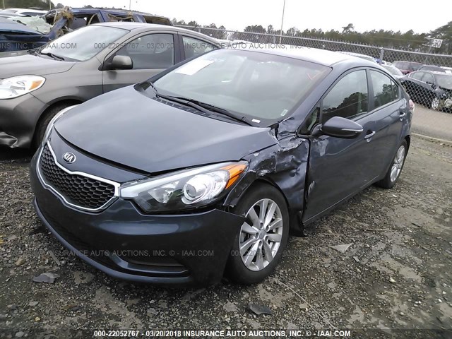 KNAFX4A60G5548624 - 2016 KIA FORTE LX GRAY photo 6