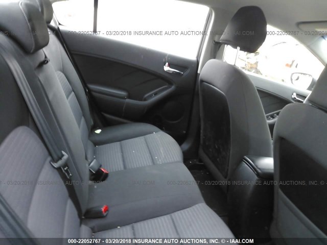 KNAFX4A60G5548624 - 2016 KIA FORTE LX GRAY photo 8