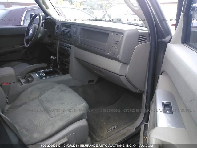 1J8HG48N56C333462 - 2006 JEEP COMMANDER GRAY photo 5