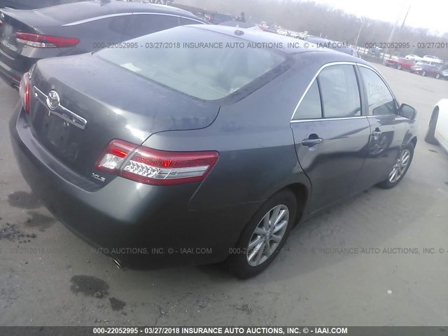 4T1BK3EK4B4632652 - 2011 TOYOTA CAMRY SE/LE/XLE GRAY photo 4