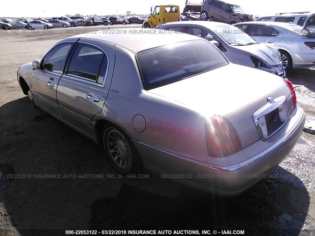 1LNHM82W0YY906293 - 2000 LINCOLN TOWN CAR SIGNATURE TAN photo 3