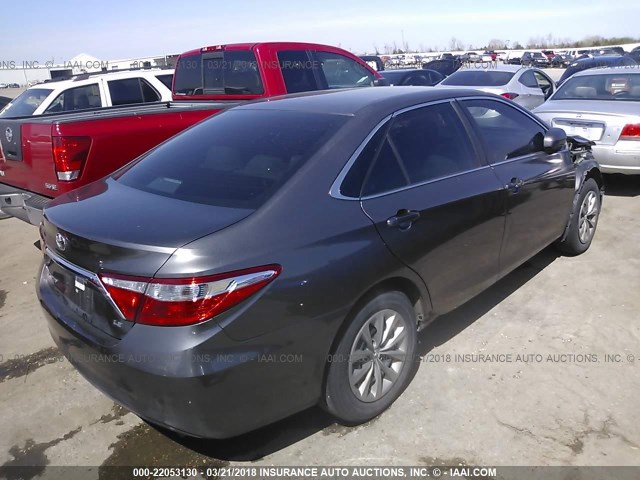 4T1BF1FK0FU012152 - 2015 TOYOTA CAMRY LE/XLE/SE/XSE ნაცრისფერი ფოტო 4