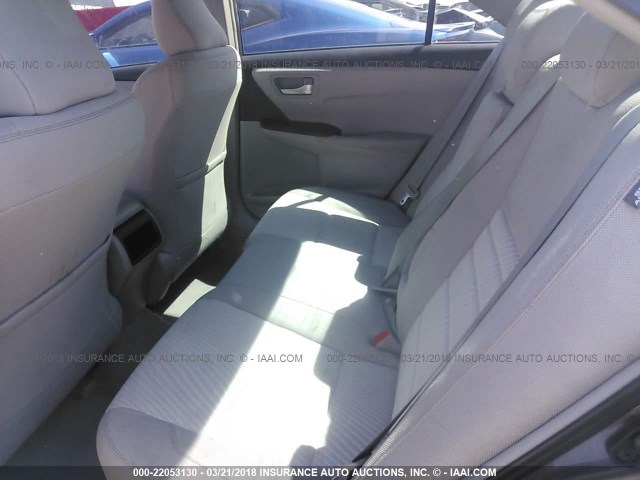 4T1BF1FK0FU012152 - 2015 TOYOTA CAMRY LE/XLE/SE/XSE ნაცრისფერი ფოტო 8