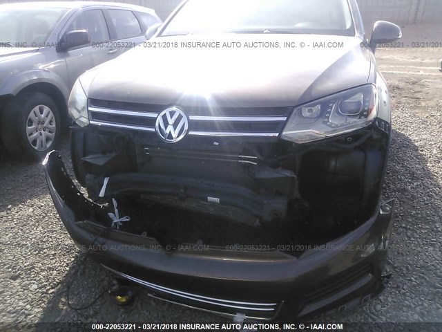 WVGEF9BP9DD000365 - 2013 VOLKSWAGEN TOUAREG V6 BROWN photo 6