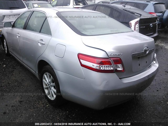 4T4BF3EK5AR048348 - 2010 TOYOTA CAMRY SE/LE/XLE SILVER photo 3