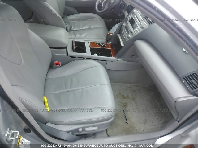 4T4BF3EK5AR048348 - 2010 TOYOTA CAMRY SE/LE/XLE SILVER photo 5