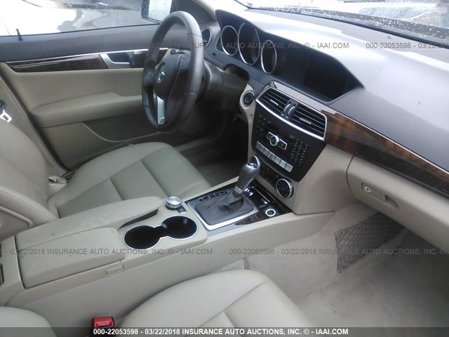 WDDGF4HB3DA870020 - 2013 MERCEDES-BENZ C 250 BLUE photo 5