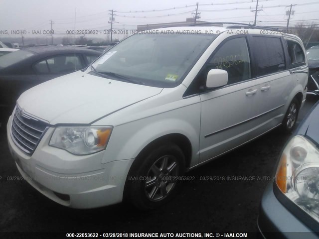 2A4RR5D15AR102702 - 2010 CHRYSLER TOWN & COUNTRY TOURING WHITE photo 2