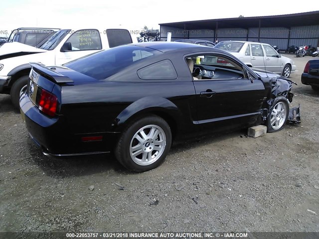1ZVHT82H075239828 - 2007 FORD MUSTANG GT BLACK photo 4