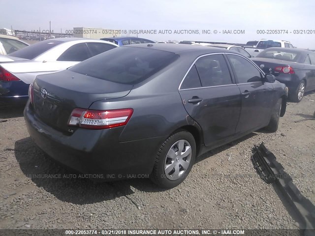 4T1BF3EK1BU163685 - 2011 TOYOTA CAMRY SE/LE/XLE ნაცრისფერი ფოტო 4
