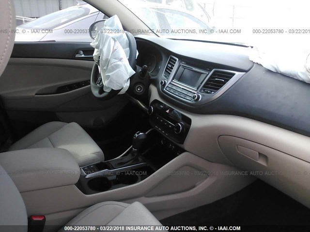 KM8J33A20GU223019 - 2016 HYUNDAI TUCSON LIMITED/SPORT AND ECO/SE WHITE photo 5