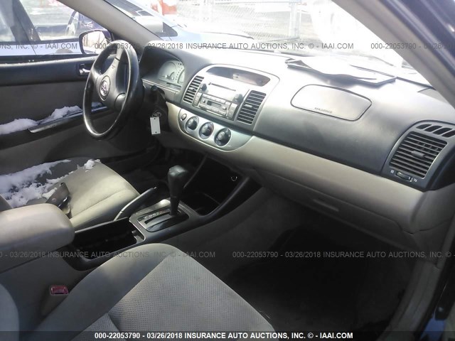 4T1BE32K44U269364 - 2004 TOYOTA CAMRY LE/XLE/SE შავი ფოტო 5