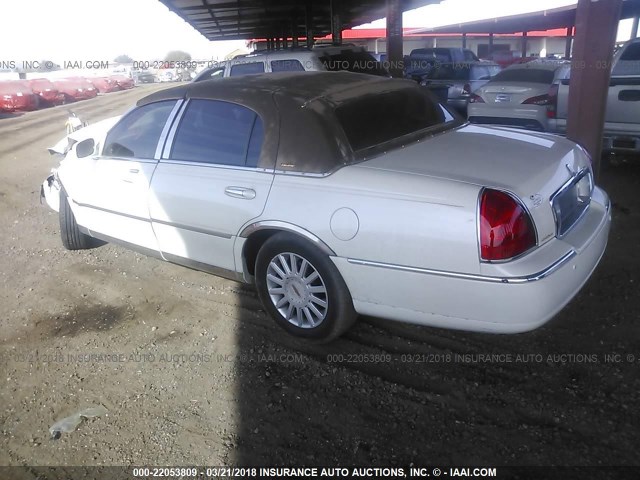 1LNHM81W45Y667456 - 2005 LINCOLN TOWN CAR SIGNATURE WHITE photo 3