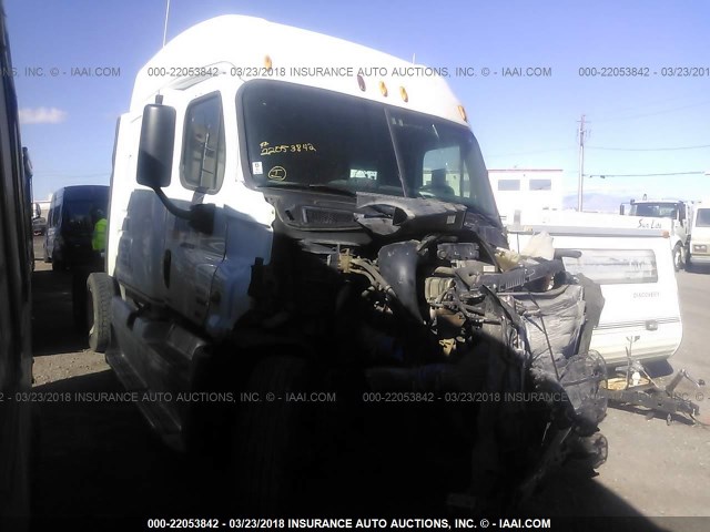 1FUJGLDR7CSBB2191 - 2012 FREIGHTLINER CASCADIA 125  WHITE photo 1