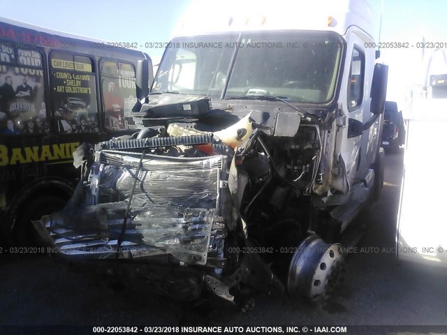 1FUJGLDR7CSBB2191 - 2012 FREIGHTLINER CASCADIA 125  WHITE photo 2