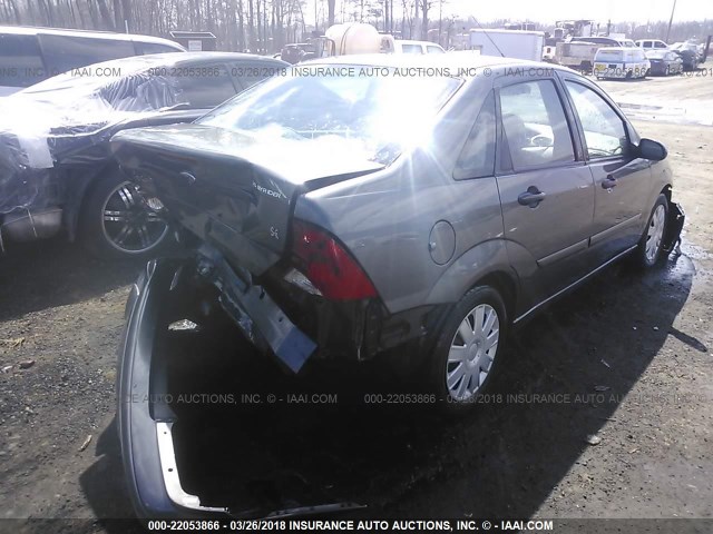 1FAFP34344W129251 - 2004 FORD FOCUS SE COMFORT/SE SPORT GRAY photo 4