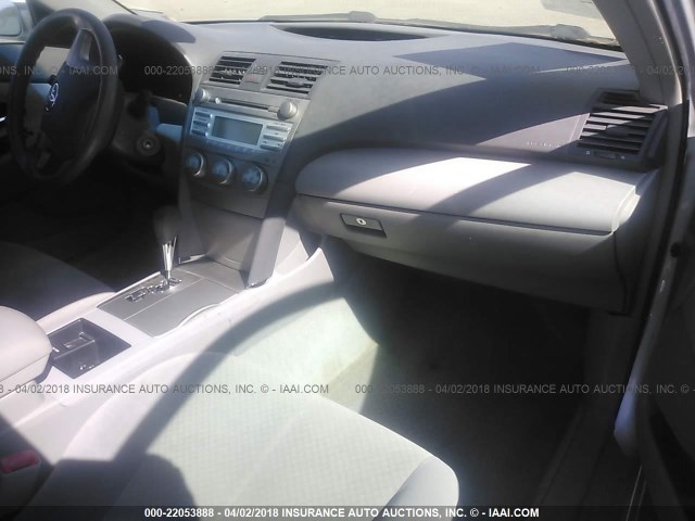 4T1BE46K28U216622 - 2008 TOYOTA CAMRY CE/LE/XLE/SE SILVER photo 5