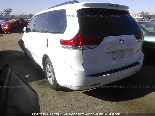 5TDKK3DC9CS262044 - 2012 TOYOTA SIENNA LE WHITE photo 3