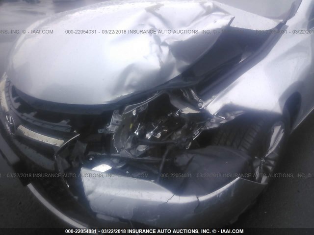 4T1BF1FK8HU300374 - 2017 TOYOTA CAMRY LE/XLE/SE/XSE Silber Foto 6