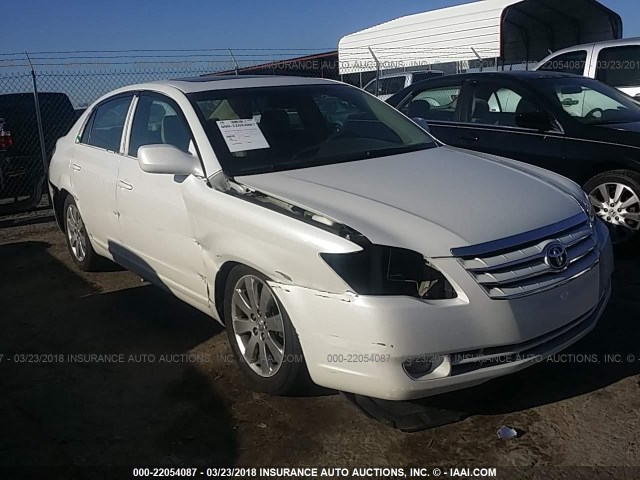 4T1BK36B25U049323 - 2005 TOYOTA AVALON XL/XLS/TOURING/LIMITED WHITE photo 1