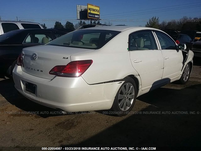 4T1BK36B25U049323 - 2005 TOYOTA AVALON XL/XLS/TOURING/LIMITED WHITE photo 4