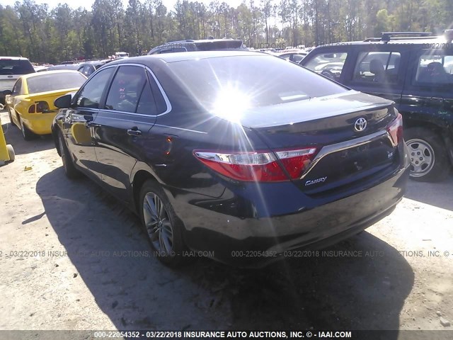 4T1BF1FK2FU481467 - 2015 TOYOTA CAMRY LE/XLE/SE/XSE BLACK photo 3