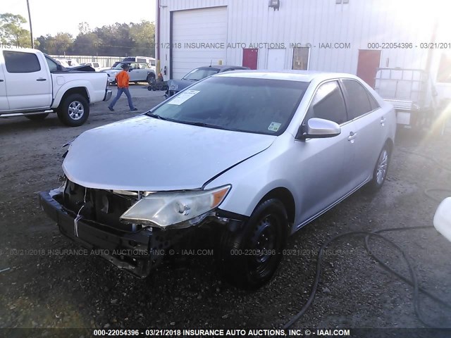 4T1BF1FK5CU082242 - 2012 TOYOTA CAMRY SE/LE/XLE ვერცხლისფერი ფოტო 2