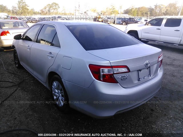 4T1BF1FK5CU082242 - 2012 TOYOTA CAMRY SE/LE/XLE ვერცხლისფერი ფოტო 3