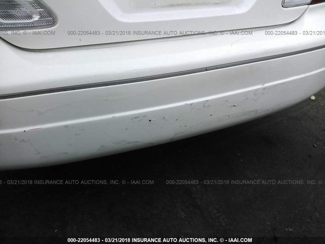 4T1BF28B11U170852 - 2001 TOYOTA AVALON XL/XLS WHITE photo 6