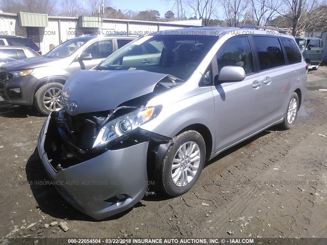 5TDYK3DC2CS184748 - 2012 TOYOTA SIENNA XLE/LIMITED SILVER photo 2