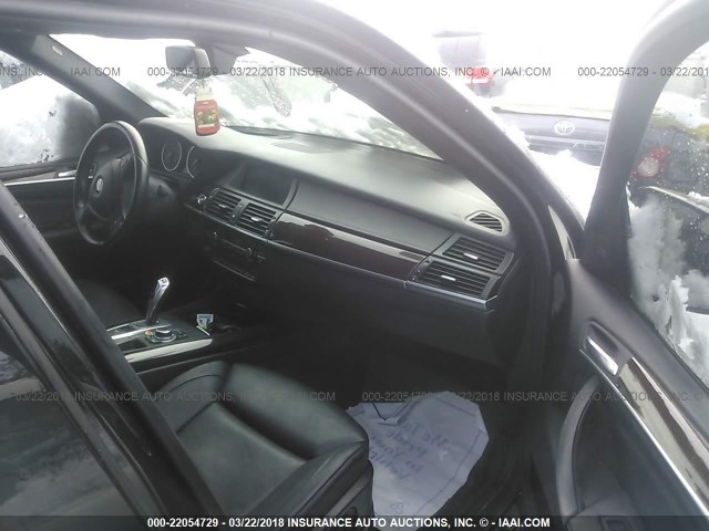 5UXZV8C56BL419761 - 2011 BMW X5 XDRIVE50I Negro foto 5