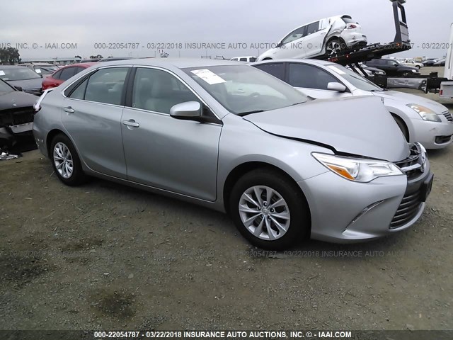 4T4BF1FK8GR549228 - 2016 TOYOTA CAMRY LE/XLE/SE/XSE SILVER photo 1