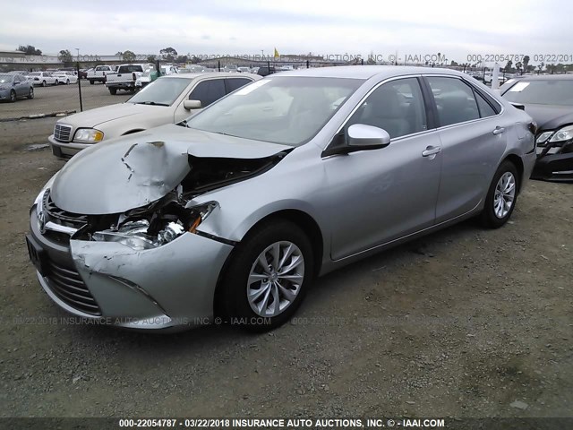 4T4BF1FK8GR549228 - 2016 TOYOTA CAMRY LE/XLE/SE/XSE SILVER photo 2