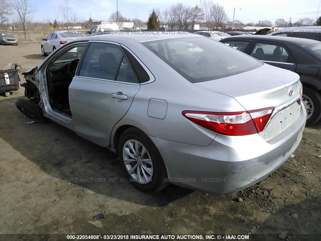 4T4BF1FK8GR552677 - 2016 TOYOTA CAMRY LE/XLE/SE/XSE SILVER photo 3