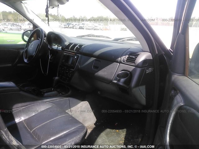 4JGAB54E61A261254 - 2001 MERCEDES-BENZ ML 320 BLACK photo 5