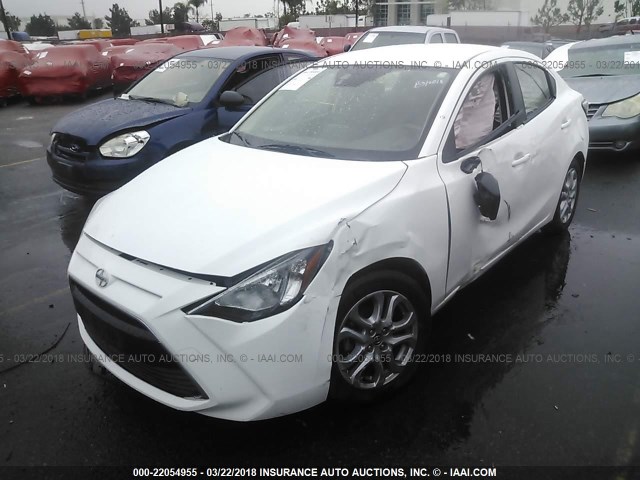 3MYDLBZV3GY117706 - 2016 TOYOTA SCION IA WHITE photo 2