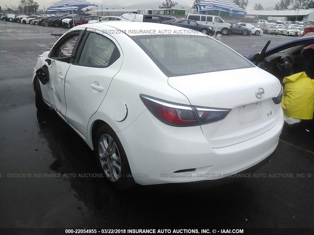 3MYDLBZV3GY117706 - 2016 TOYOTA SCION IA WHITE photo 3