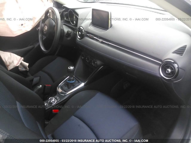 3MYDLBZV3GY117706 - 2016 TOYOTA SCION IA WHITE photo 5