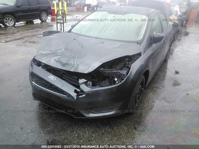 1FADP3E27JL215437 - 2018 FORD FOCUS S GRAY photo 2