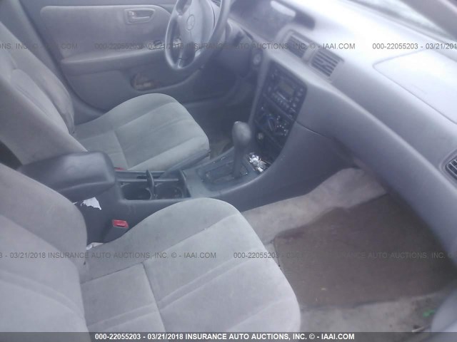 4T1BG22K9XU587702 - 1999 TOYOTA CAMRY CE/LE/XLE 灰色 照片 5