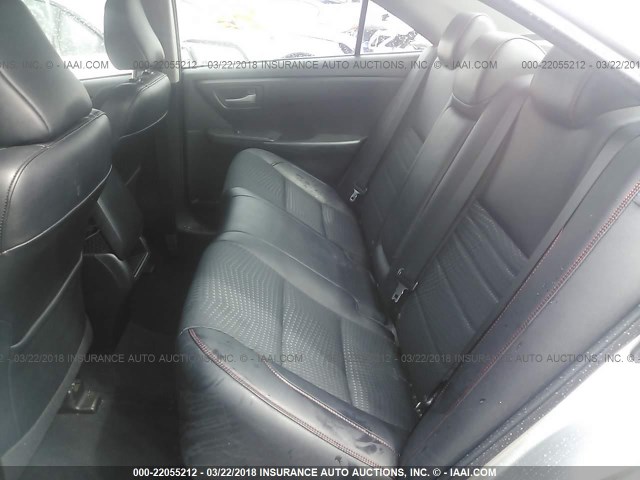 4T1BF1FK0FU101137 - 2015 TOYOTA CAMRY LE/XLE/SE/XSE ვერცხლისფერი ფოტო 8