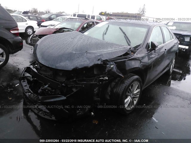 4T1BF1FK2GU137929 - 2016 TOYOTA CAMRY LE/XLE/SE/XSE Noir photo 2