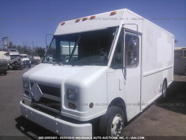 4UZA4FF47VC792123 - 1997 FREIGHTLINER CHASSIS M LINE WALK-IN VAN WHITE photo 2